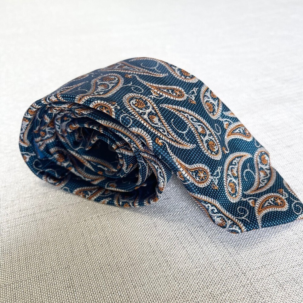 Tattersal London Blue Paisley Men’s Tie. 100% Silk
